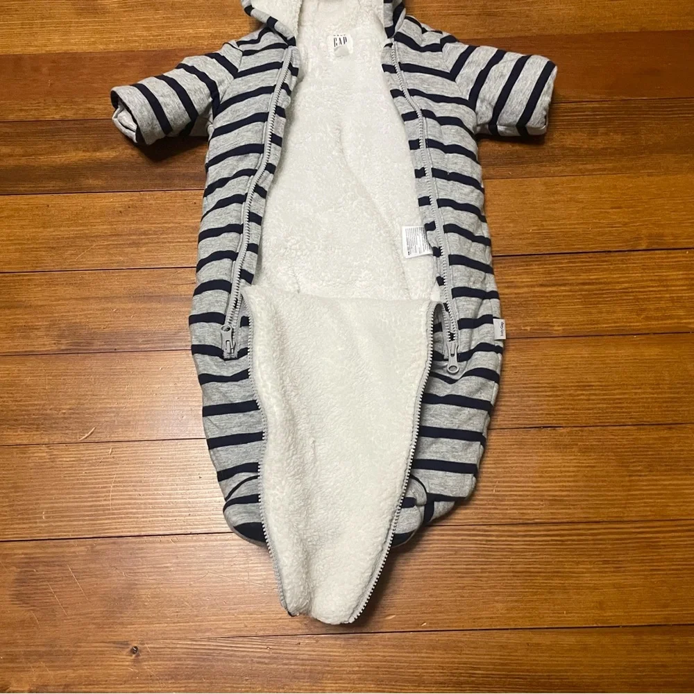 GAP Navy and Light Gray Striped Winter Bunting Bear Snowsuit Size 0-3 Months